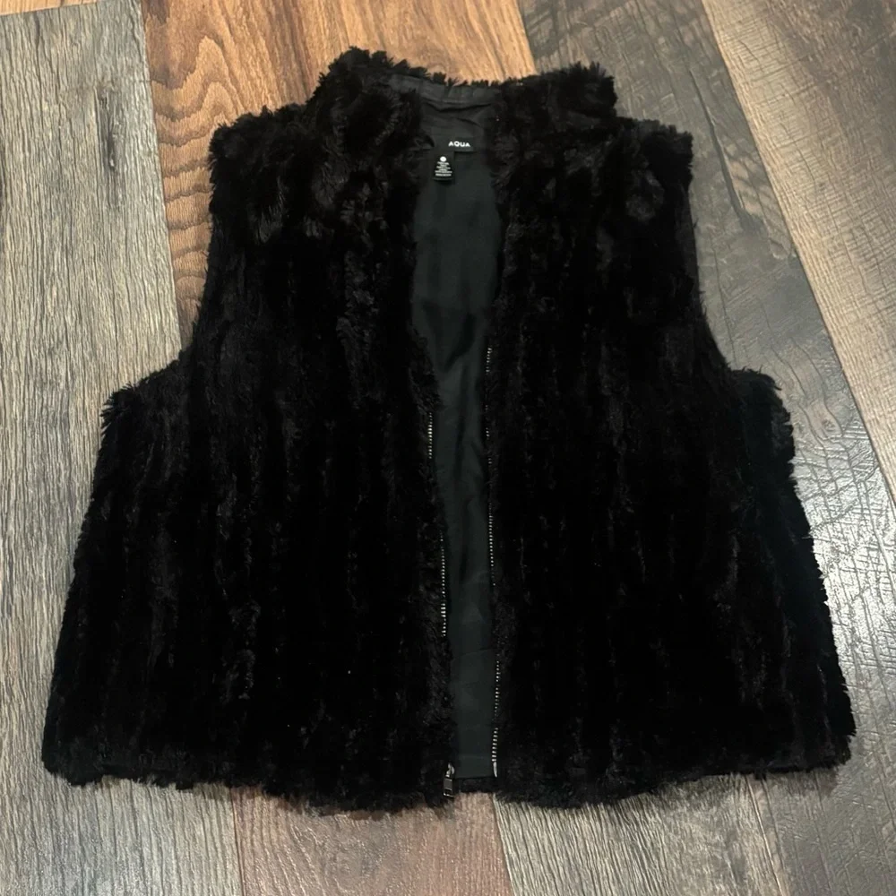 Aqua Bloomingdales  Black Faux Fur Vest size small. Zip up with pockets